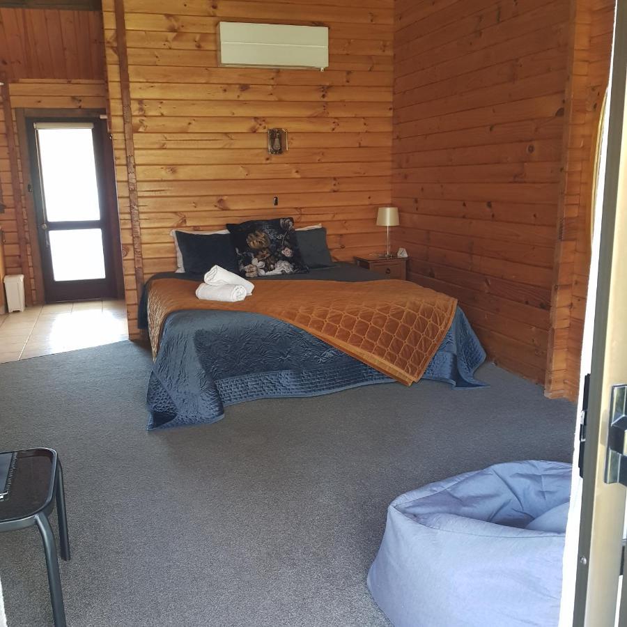 Alpine Lodge Motel Ханмер Спрингс Екстериор снимка