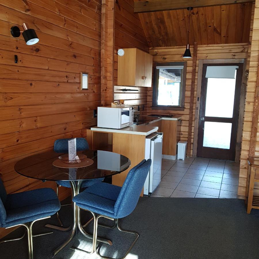 Alpine Lodge Motel Ханмер Спрингс Екстериор снимка