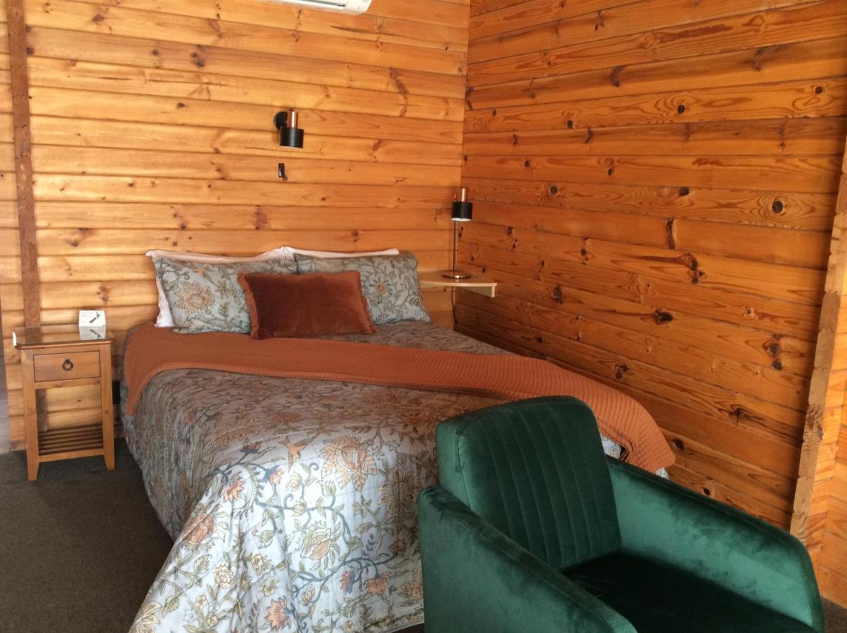 Alpine Lodge Motel Ханмер Спрингс Екстериор снимка