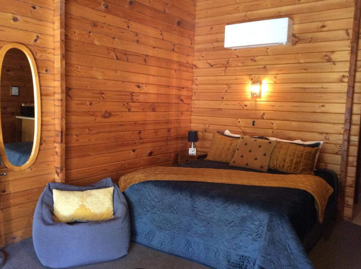 Alpine Lodge Motel Ханмер Спрингс Екстериор снимка